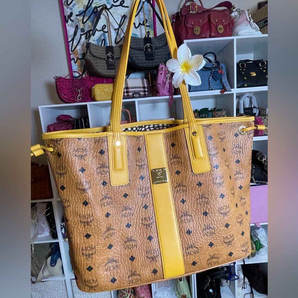 MCM Visetos Medium Liz Reversible Shopper Tote in Cognac and Yellow Leather